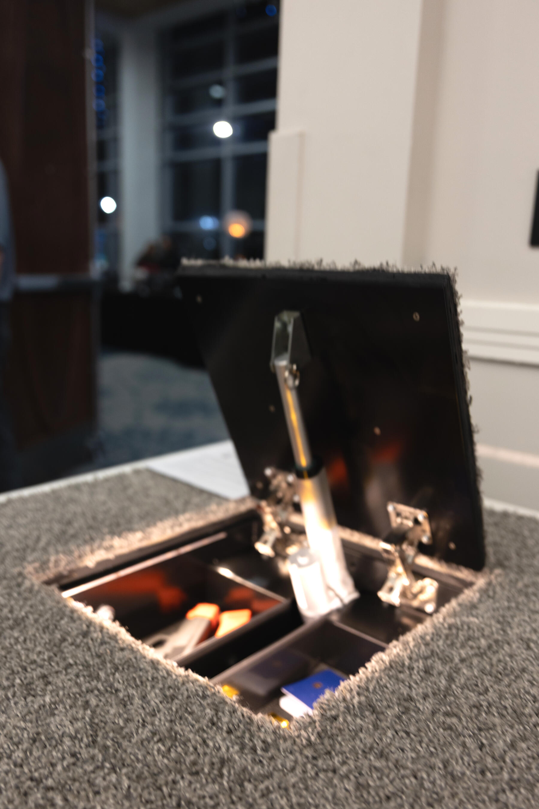 Open unit with interior lighting